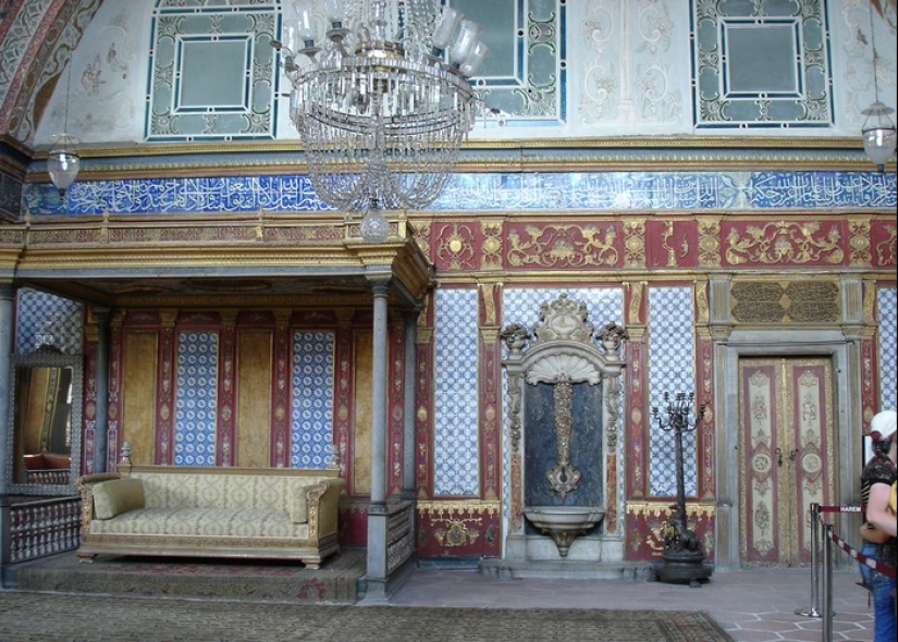 How women lived in Eastern harems, or what is not told in romantic films