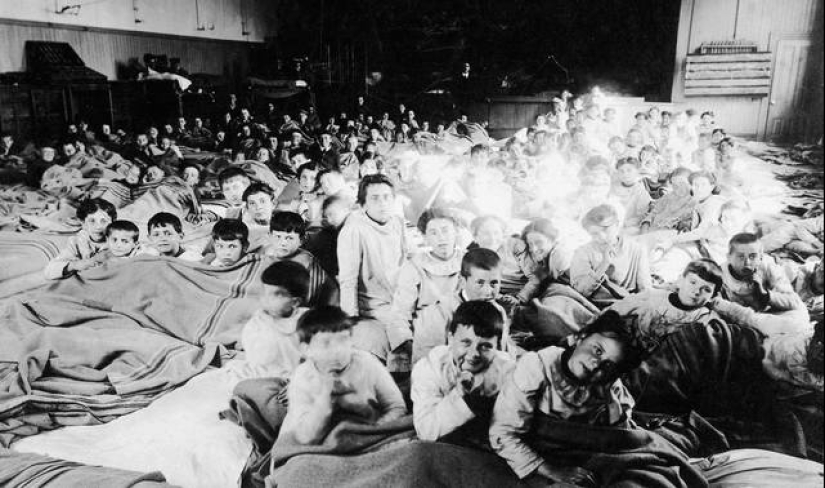 "Huérfanos de Duplessis": un terrible negocio sobre el sufrimiento de los niños "Huérfanos de Duplessis": un terrible negocio sobre el sufrimiento de los niños