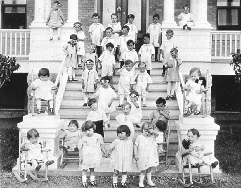 "Huérfanos de Duplessis": un terrible negocio sobre el sufrimiento de los niños "Huérfanos de Duplessis": un terrible negocio sobre el sufrimiento de los niños