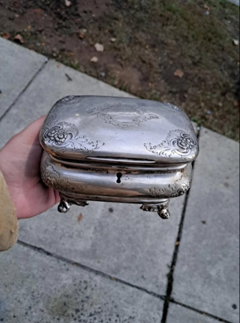 I was looking for copper, I found gold: 30 photos of ancient and very valuable items from flea markets