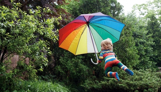 If children flew: positive photo series of a bored Rachel Gulin on maternity leave