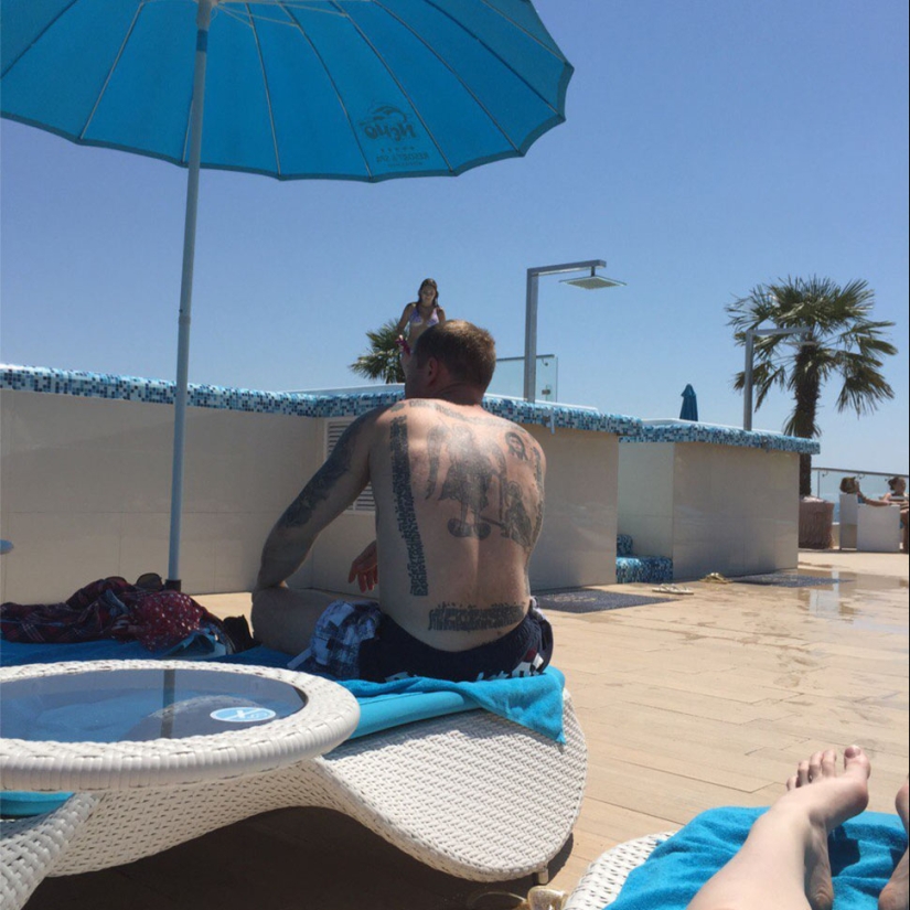 I'm lying on the beach: monstrously beautiful vacationers who can be found on any beach I'm lying on the beach: monstrously beautiful vacationers who can be found on any beach