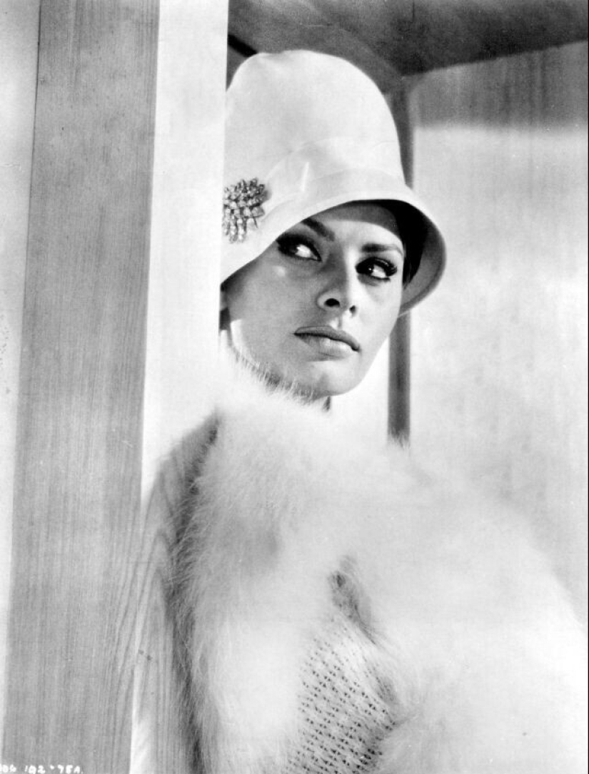 Impresionante Sophia Loren durante el rodaje de la película " Millionaire» Impresionante Sophia Loren durante el rodaje de la película " Millionaire»