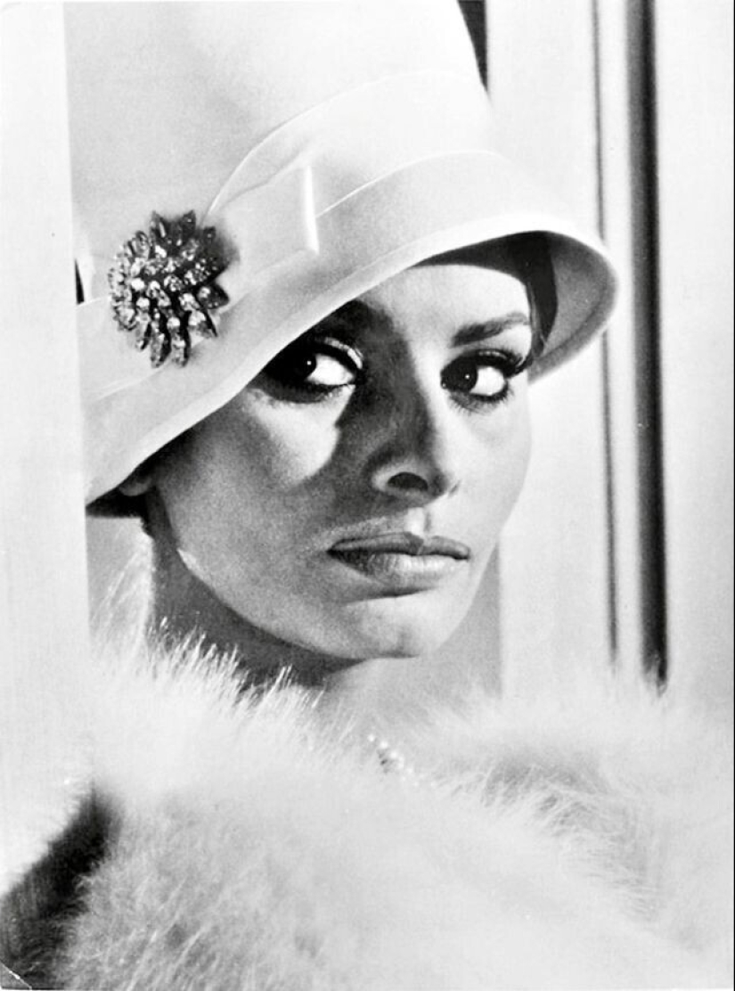 Impresionante Sophia Loren durante el rodaje de la película " Millionaire» Impresionante Sophia Loren durante el rodaje de la película " Millionaire»