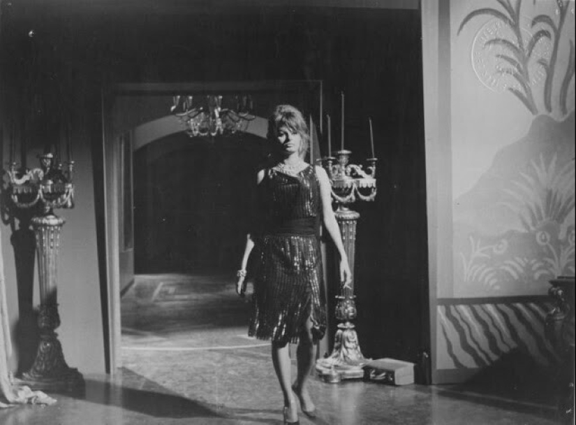 Impresionante Sophia Loren durante el rodaje de la película " Millionaire» Impresionante Sophia Loren durante el rodaje de la película " Millionaire»