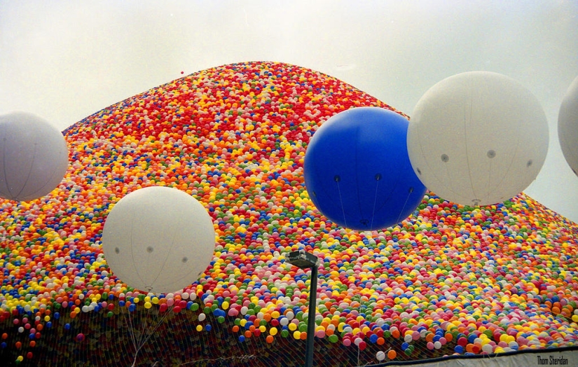 In 1986, Cleveland was attacked by ... balloons