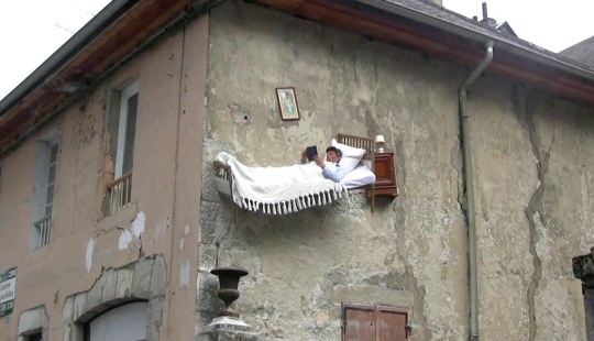 In limbo: French artist lives in ghost rooms In limbo: French artist lives in ghost rooms