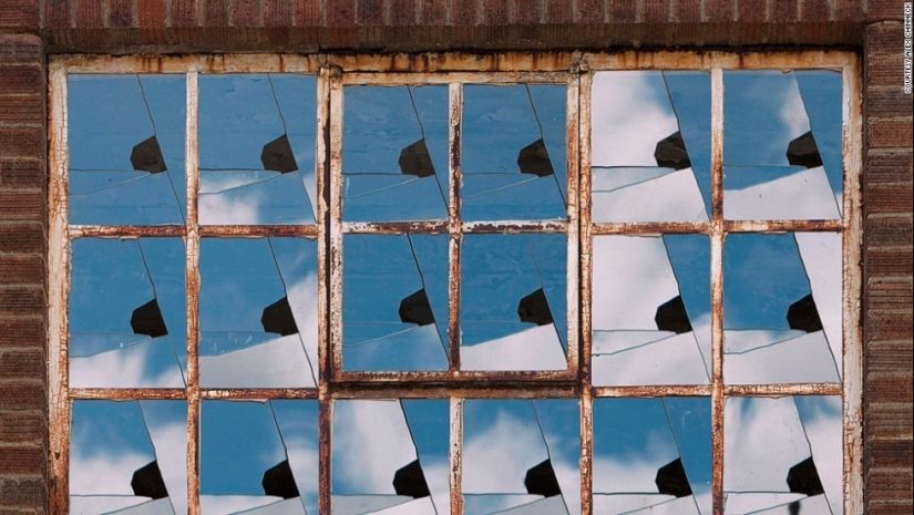 In the hands of this Briton, houses melt, fly and slide to the feet of passers-by