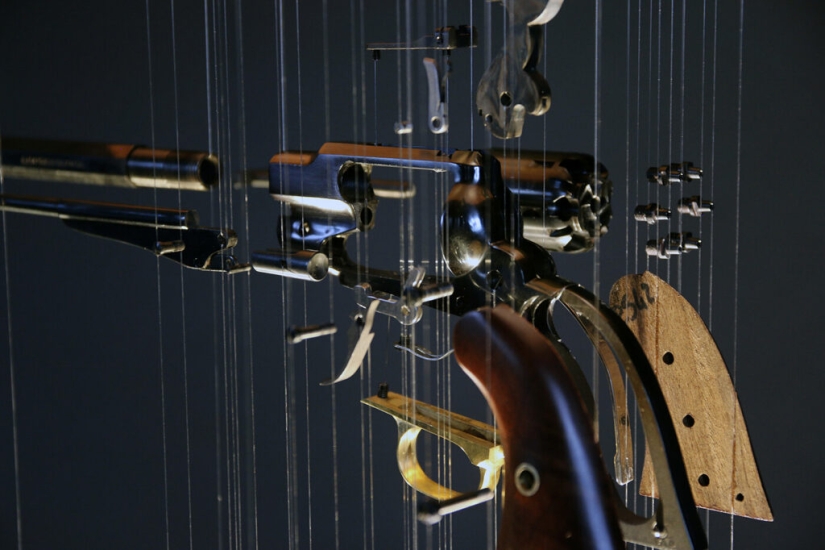 Increíbles &#39;circuitos explotados&#39; de mecanismos del artista John Peralta