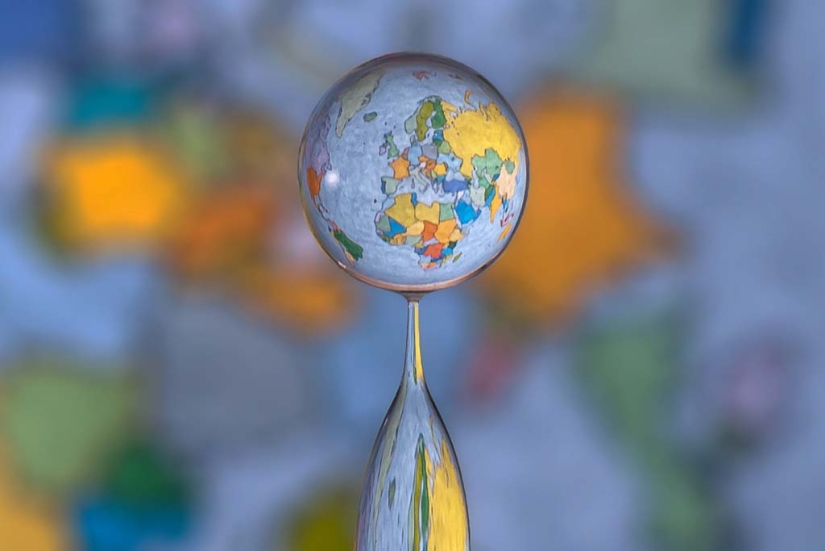 Increíbles reflejos en una gota de agua.