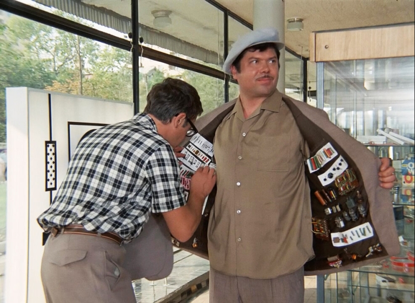 Inodoros, zapatillas, comida para bebés: qué productos se venden en los mercados" grises" Inodoros, zapatillas, comida para bebés: qué productos se venden en los mercados" grises"