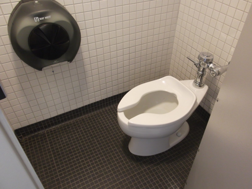 Inodoros, zapatillas, comida para bebés: qué productos se venden en los mercados" grises" Inodoros, zapatillas, comida para bebés: qué productos se venden en los mercados" grises"