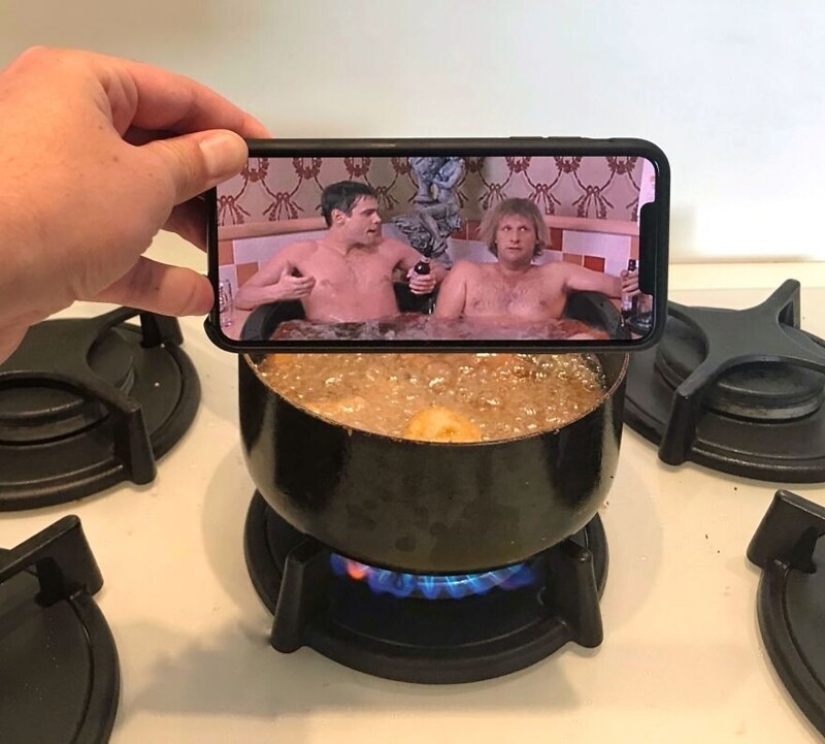 Inusual en lo ordinario: 30 collages de fotos divertidas hechas con un teléfono inteligente Inusual en lo ordinario: 30 collages de fotos divertidas hechas con un teléfono inteligente