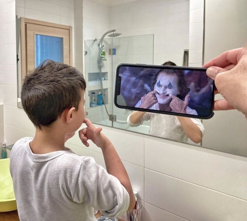 Inusual en lo ordinario: 30 collages de fotos divertidas hechas con un teléfono inteligente Inusual en lo ordinario: 30 collages de fotos divertidas hechas con un teléfono inteligente