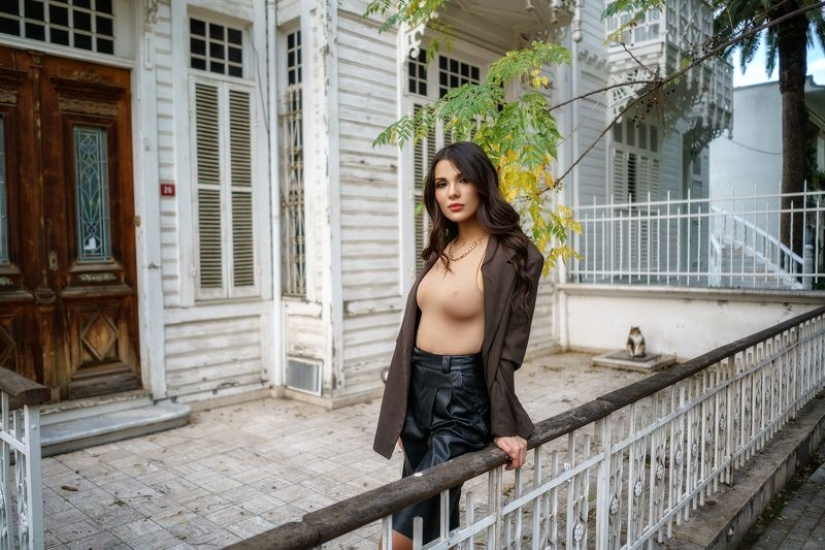 Istanbul beauties in erotic photographs by Kaan Altindal Istanbul beauties in erotic photographs by Kaan Altindal