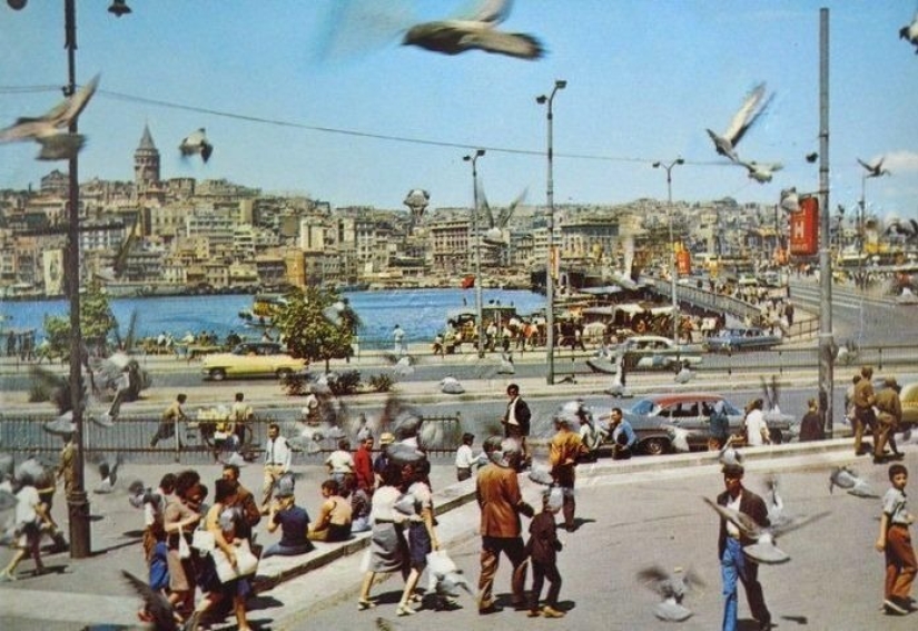 Istanbul-the City of Contrasts: 30 color images of street life in the 70s