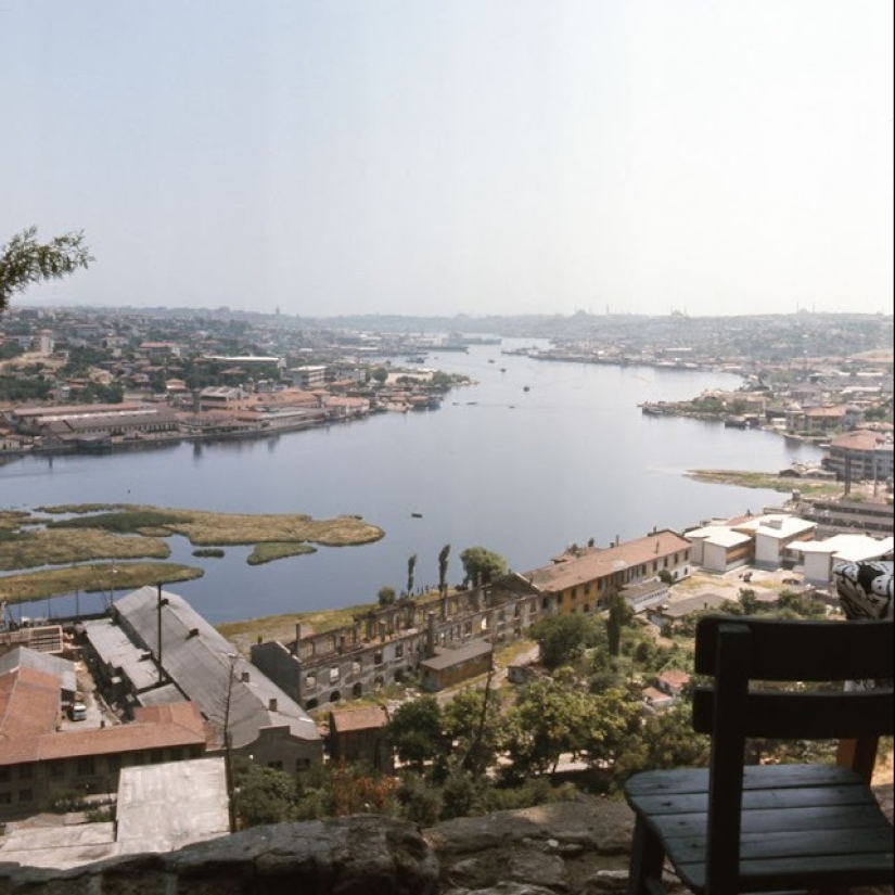 Istanbul-the City of Contrasts: 30 color images of street life in the 70s Istanbul-the City of Contrasts: 30 color images of street life in the 70s