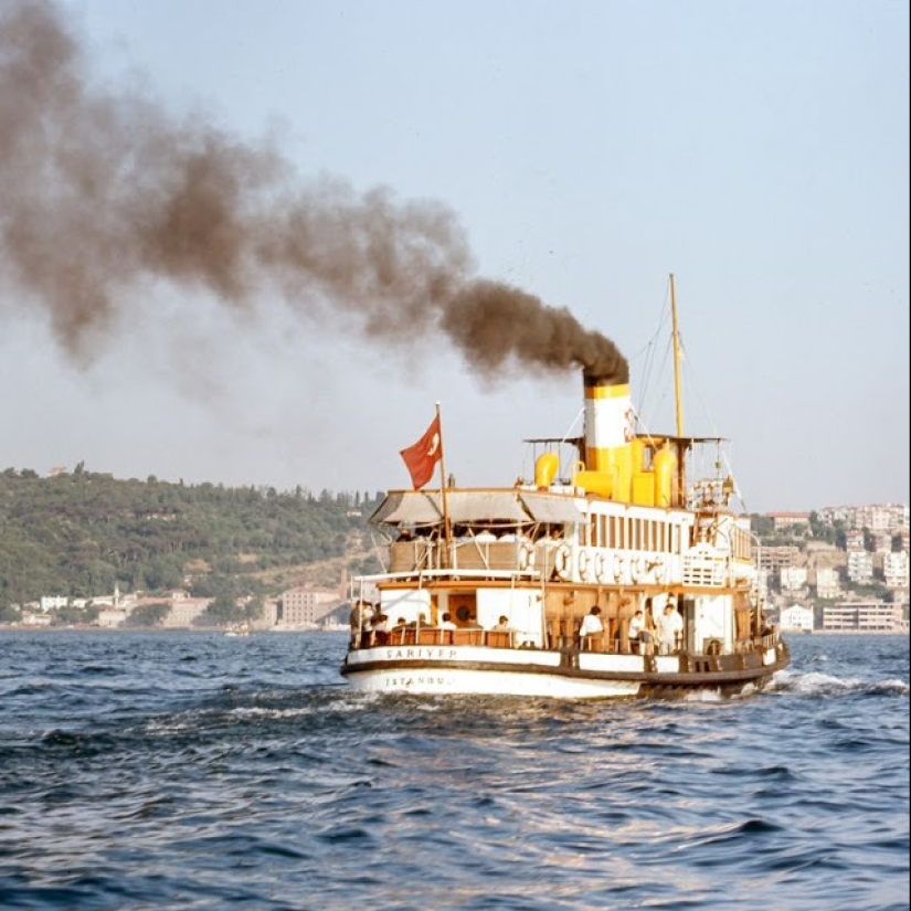 Istanbul-the City of Contrasts: 30 color images of street life in the 70s Istanbul-the City of Contrasts: 30 color images of street life in the 70s