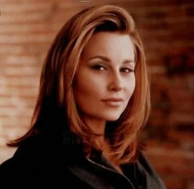 Jennifer Coolidge, the legendary "Stifler's mom" from American pie: in his youth and now Jennifer Coolidge, the legendary "Stifler's mom" from American pie: in his youth and now