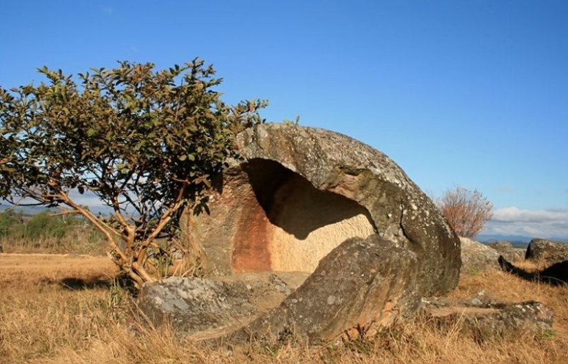 "Jugs of the dead" found in remote mountain forests of Laos