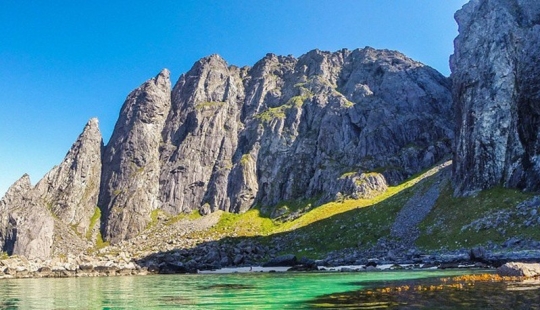 Kayaker takes stunning photos of Norwegian fjords