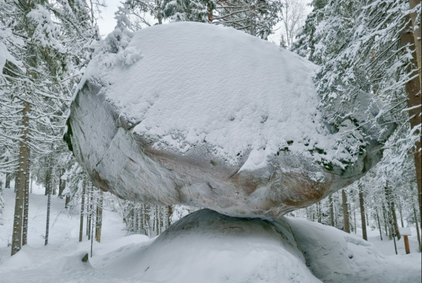 Kummakivi: ¿Por qué esta roca de 500 toneladas no se cae de un pequeño acantilado?