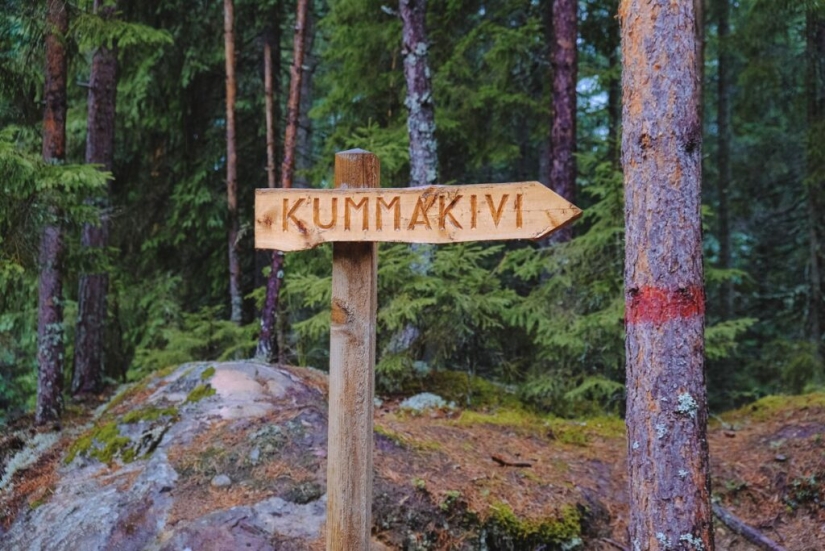 Kummakivi: ¿Por qué esta roca de 500 toneladas no se cae de un pequeño acantilado?