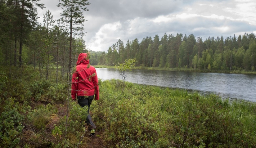 Kummakivi: Why this 500-ton boulder doesn&#39;t fall off a small cliff