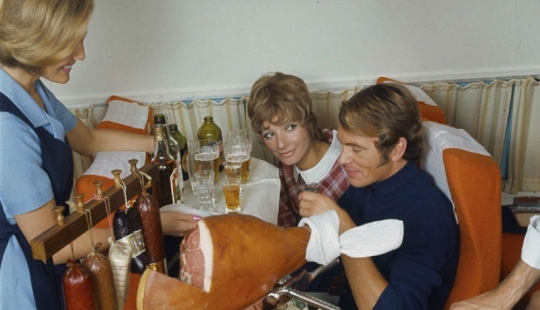 La aerolínea noruega mostró lo que se alimentaba de aviones hace medio siglo