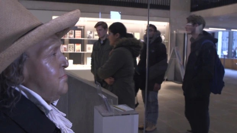 La atracción más espeluznante de Gran Bretaña — La Momia de Jeremy Bentham La atracción más espeluznante de Gran Bretaña — La Momia de Jeremy Bentham