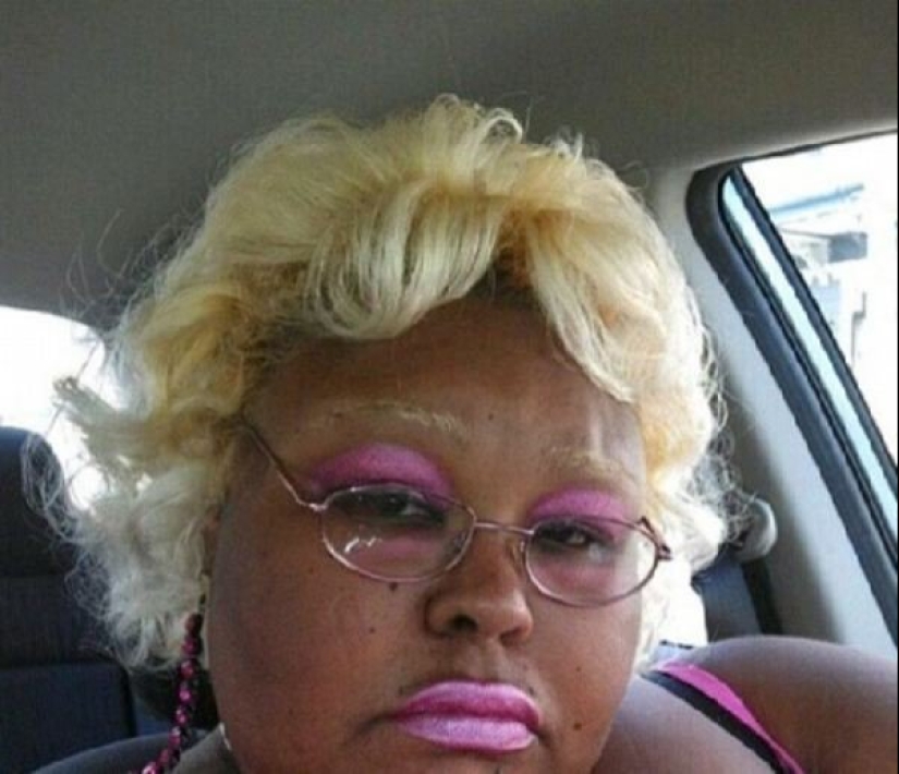 La belleza, que vana confianza de su estilista, y ahora con fuerza a arrepentir La belleza, que vana confianza de su estilista, y ahora con fuerza a arrepentir