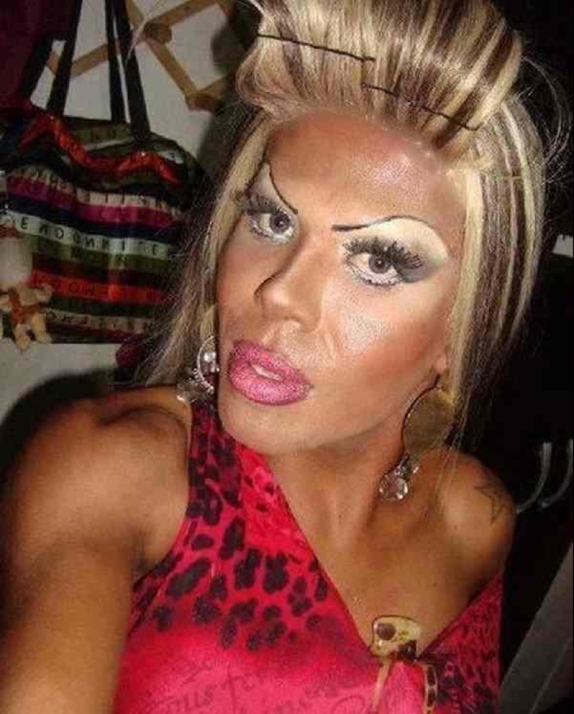 La belleza, que vana confianza de su estilista, y ahora con fuerza a arrepentir La belleza, que vana confianza de su estilista, y ahora con fuerza a arrepentir