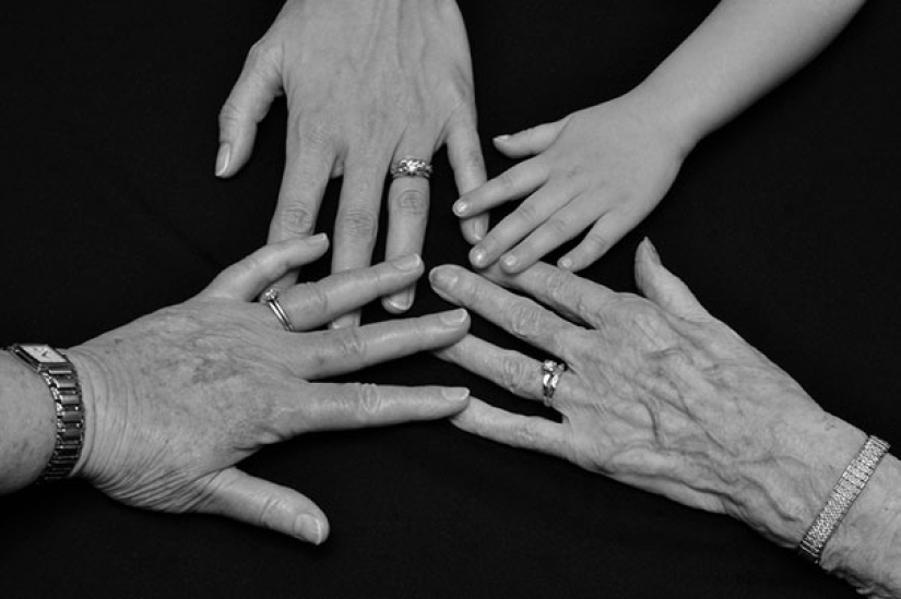 La conexión de los tiempos: familias en las que los nietos tienen hijos La conexión de los tiempos: familias en las que los nietos tienen hijos