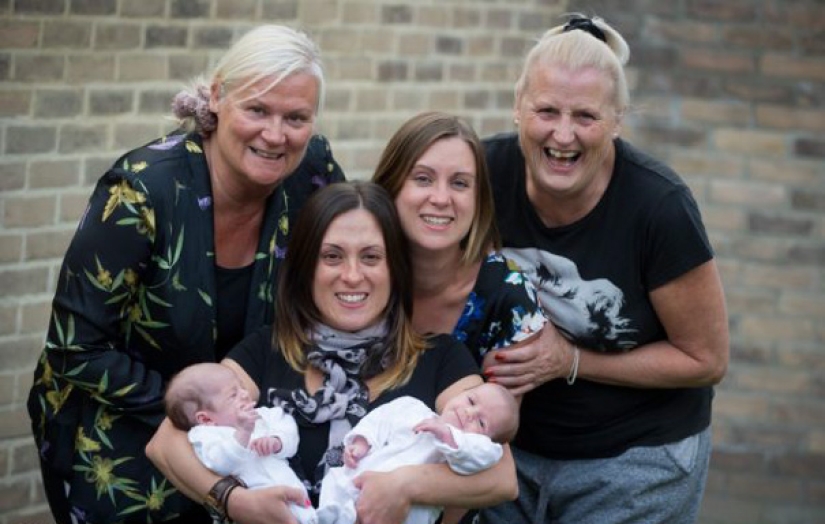 La conexión de los tiempos: familias en las que los nietos tienen hijos La conexión de los tiempos: familias en las que los nietos tienen hijos