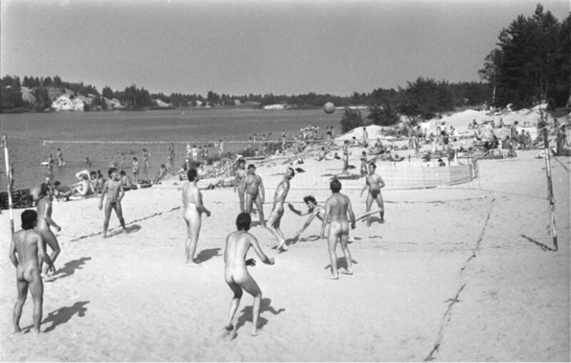 La desnudez como la norma: ¿por qué los Alemanes no dudó en desnudarse en público La desnudez como la norma: ¿por qué los Alemanes no dudó en desnudarse en público