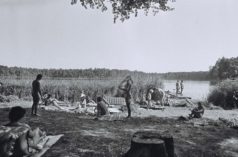 La desnudez como la norma: ¿por qué los Alemanes no dudó en desnudarse en público La desnudez como la norma: ¿por qué los Alemanes no dudó en desnudarse en público