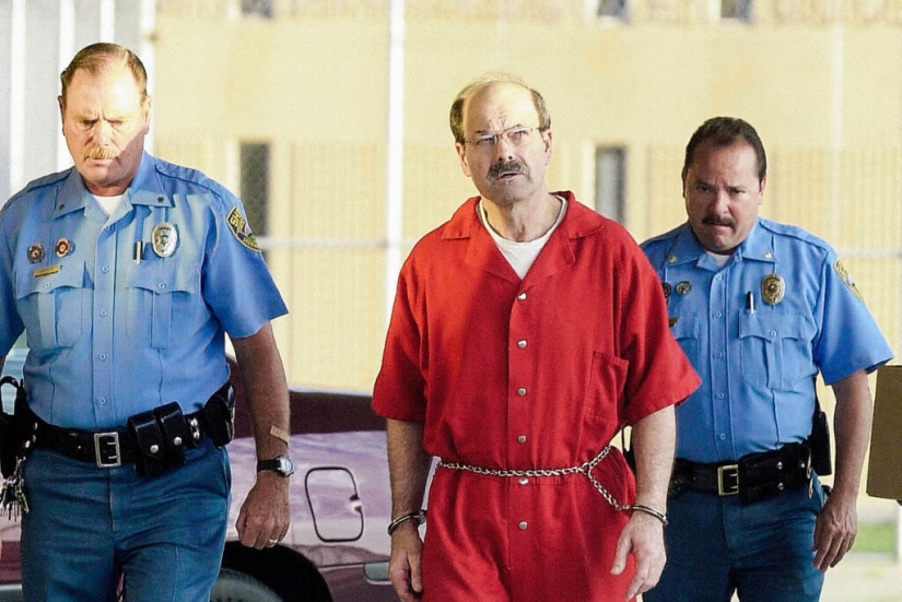 La doble vida de Dennis Rader: líder de la iglesia, scout y maniaco de VTC La doble vida de Dennis Rader: líder de la iglesia, scout y maniaco de VTC