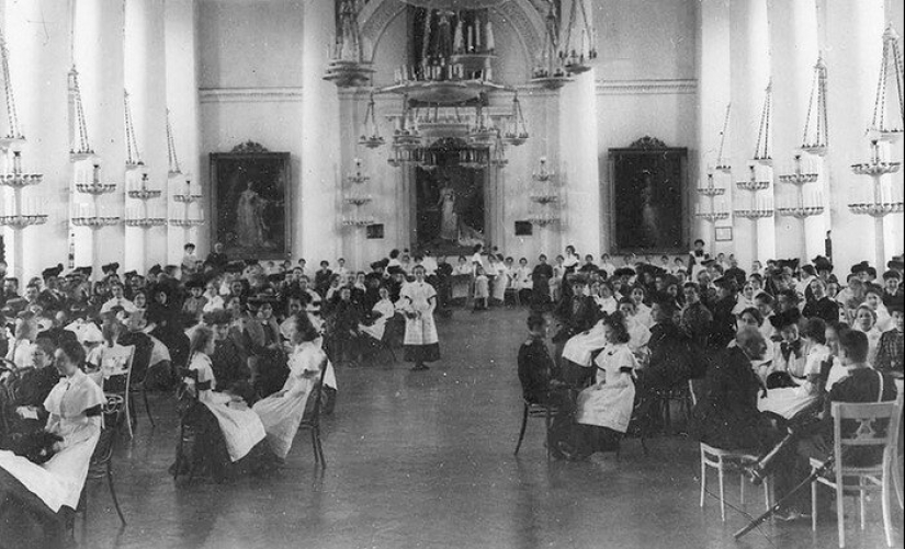 La educación de la mujer en la Rusia Zarista: ¿cómo se organizó el Instituto de doncellas nobles La educación de la mujer en la Rusia Zarista: ¿cómo se organizó el Instituto de doncellas nobles