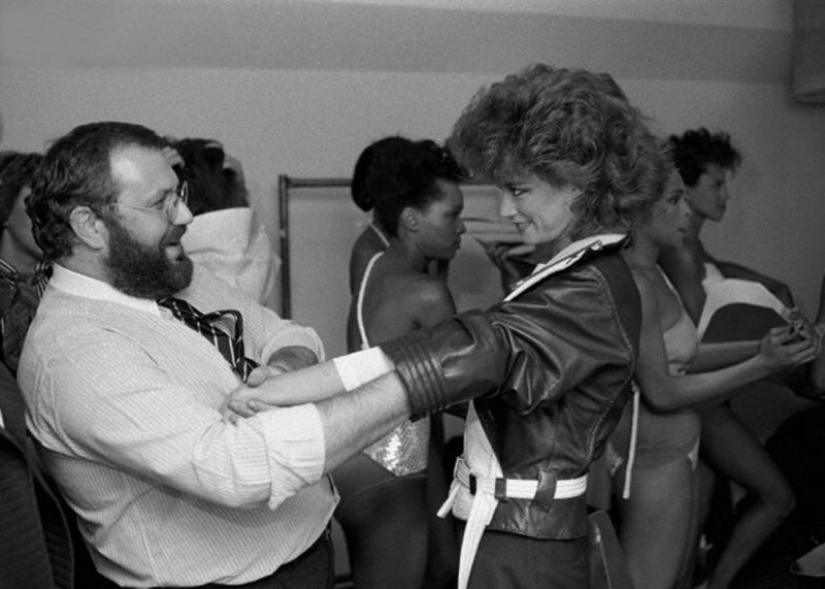 La era de la elegancia: 10 diseñadores de moda que cambiaron el mundo de la moda en la década de 1980 La era de la elegancia: 10 diseñadores de moda que cambiaron el mundo de la moda en la década de 1980