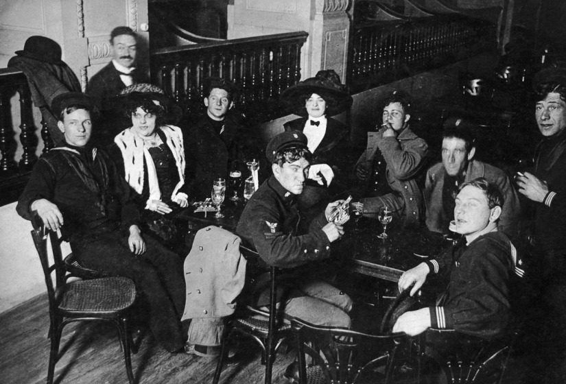 La historia centenaria del principal cabaret del mundo "Moulin Rouge" en fotos La historia centenaria del principal cabaret del mundo "Moulin Rouge" en fotos