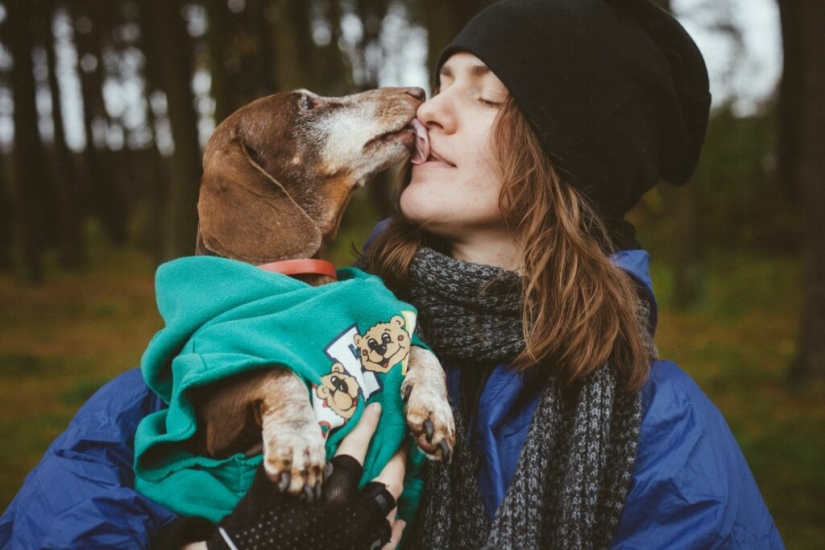 La historia de Anna Smolina, que recorrió medio país en bicicleta con su perro