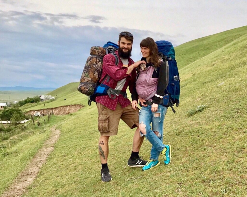 La historia de Anna Smolina, que recorrió medio país en bicicleta con su perro