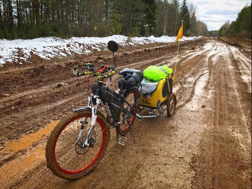 La historia de Anna Smolina, que recorrió medio país en bicicleta con su perro