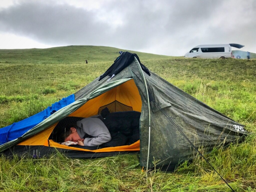 La historia de Anna Smolina, que recorrió medio país en bicicleta con su perro