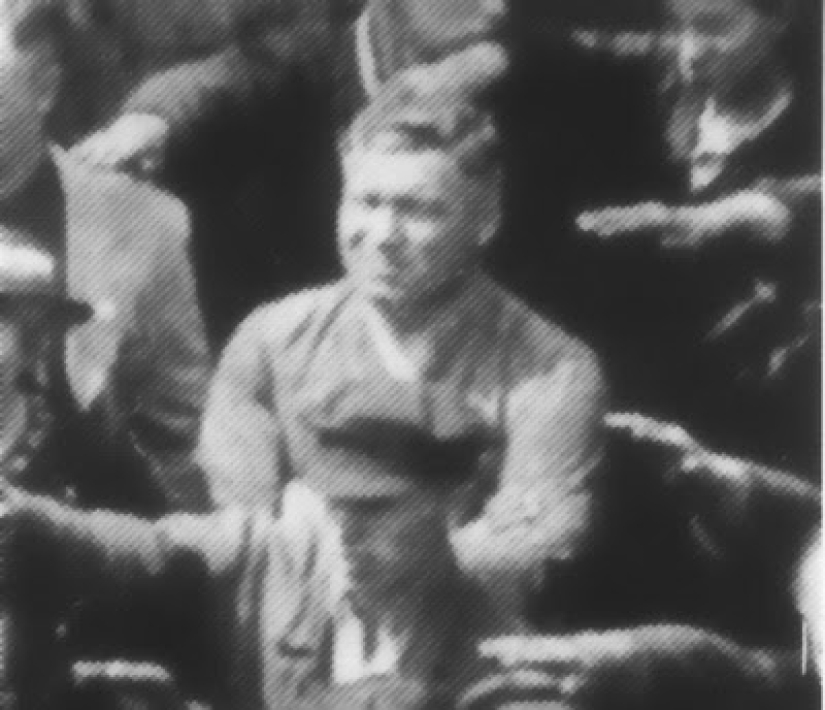 La historia de August Landmesser, el hombre de la foto que no levantó la mano en un saludo nazi La historia de August Landmesser, el hombre de la foto que no levantó la mano en un saludo nazi
