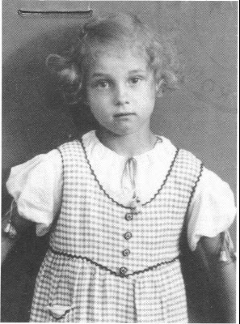 La historia de August Landmesser, el hombre de la foto que no levantó la mano en un saludo nazi La historia de August Landmesser, el hombre de la foto que no levantó la mano en un saludo nazi