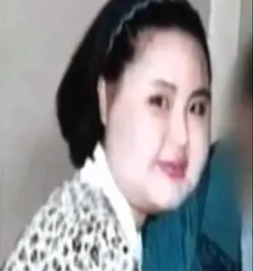 La historia de Hang Mioku, una mujer que, en busca de la belleza, se convirtió en un monstruo. La historia de Hang Mioku, una mujer que, en busca de la belleza, se convirtió en un monstruo.