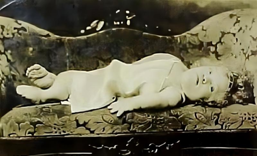 La historia de la artista de circo inmóvil Medusa Van Allen, apodada "Pequeña Miss Sunshine" La historia de la artista de circo inmóvil Medusa Van Allen, apodada "Pequeña Miss Sunshine"