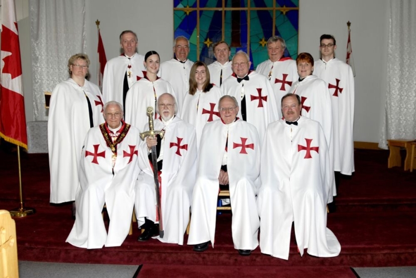 La historia de la “Orden del Templo del Sol”: cómo un joyero medio educado creó una secta de suicidas La historia de la “Orden del Templo del Sol”: cómo un joyero medio educado creó una secta de suicidas