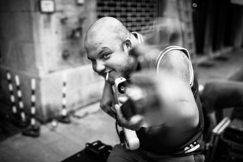 La Magia en Blanco y Negro de los Retratos Callejeros de Giulio Magnifico La Magia en Blanco y Negro de los Retratos Callejeros de Giulio Magnifico